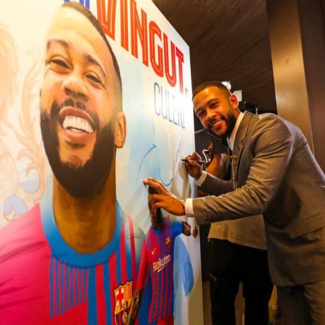 世界杯高清直播平台-德佩正式亮相巴萨 拉波尔塔：新签的球员都能注册