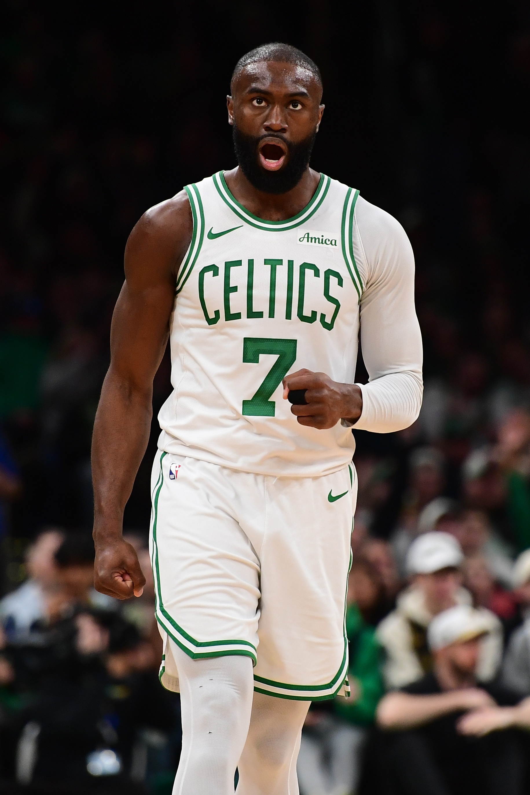 世界杯比赛在线观看地址-出人意料!杰伦·布朗发推庆祝:在空档年取得50胜